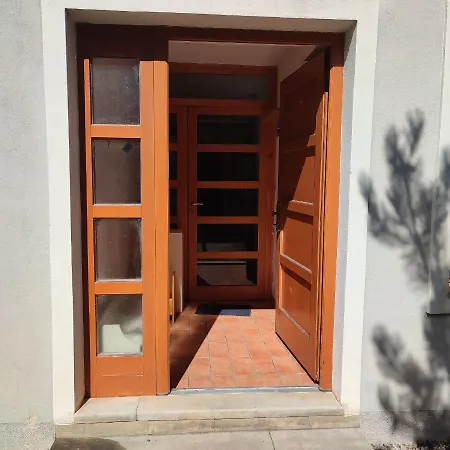 Large House With Parking, 30 Min To Prague Center