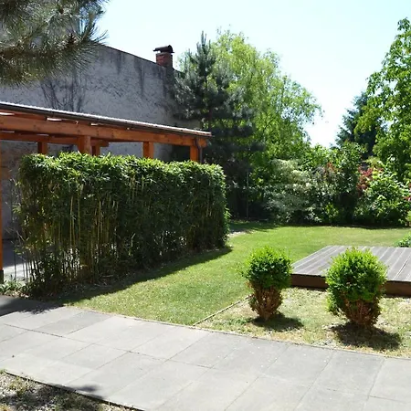 Large House With Parking, 30 Min To Prague Center