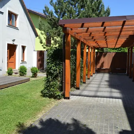 Villa Large House With Parking, 30 Min To Prague Center *