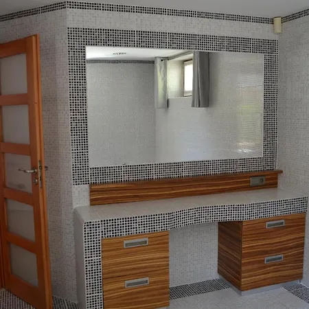 Large House With Parking, 30 Min To Prague Center * Uvaly (Central Bohemian)
