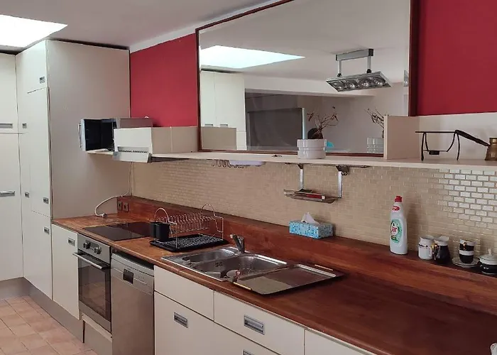 Large House With Parking, 30 Min To Prague Center