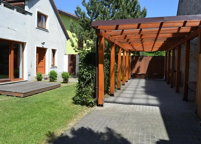 빌라 Large House With Parking, 30 Min To Prague Center *