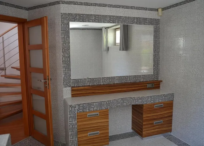 Large House With Parking, 30 Min To Prague Center * Uvaly (Central Bohemian)