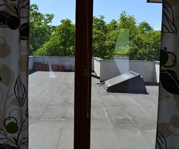 Large House With Parking, 30 Min To Prague Center * Uvaly (Central Bohemian)