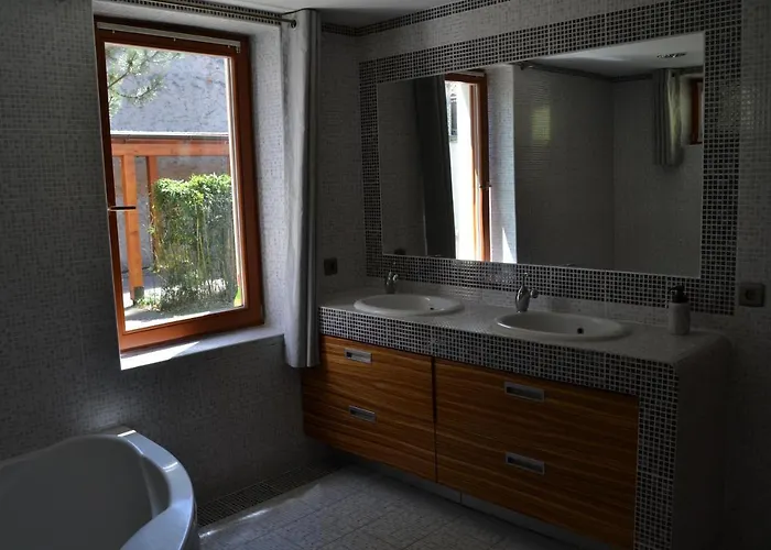 빌라 Large House With Parking, 30 Min To Prague Center Uvaly (Central Bohemian)