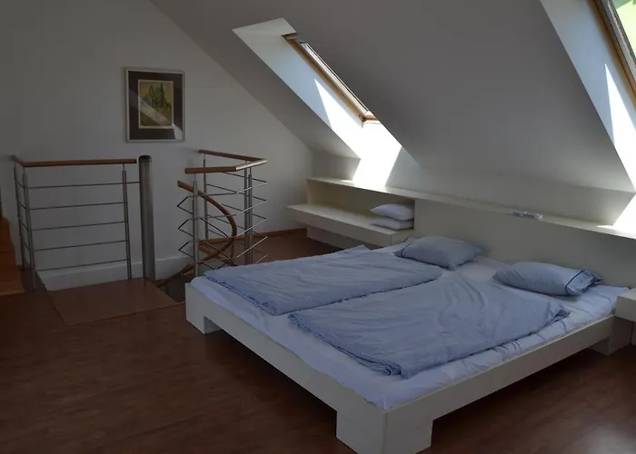 빌라 Large House With Parking, 30 Min To Prague Center