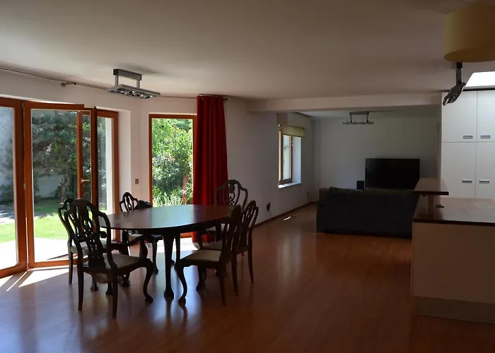 Large House With Parking, 30 Min To Prague Center